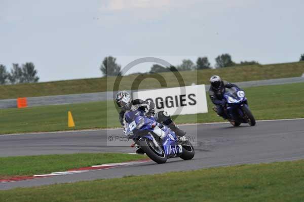 Motorcycle action photographs;Trackday digital images;event digital images;eventdigitalimages;no limits trackday;peter wileman photography;snetterton;snetterton circuit norfolk;snetterton photographs;trackday;trackday photos