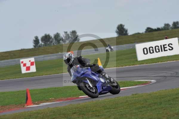 Motorcycle action photographs;Trackday digital images;event digital images;eventdigitalimages;no limits trackday;peter wileman photography;snetterton;snetterton circuit norfolk;snetterton photographs;trackday;trackday photos