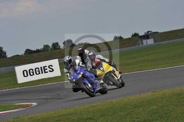 Motorcycle action photographs;Trackday digital images;event digital images;eventdigitalimages;no limits trackday;peter wileman photography;snetterton;snetterton circuit norfolk;snetterton photographs;trackday;trackday photos