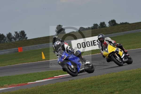 Motorcycle action photographs;Trackday digital images;event digital images;eventdigitalimages;no limits trackday;peter wileman photography;snetterton;snetterton circuit norfolk;snetterton photographs;trackday;trackday photos