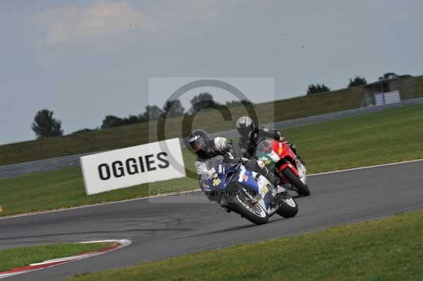 Motorcycle action photographs;Trackday digital images;event digital images;eventdigitalimages;no limits trackday;peter wileman photography;snetterton;snetterton circuit norfolk;snetterton photographs;trackday;trackday photos