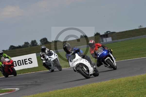 Motorcycle action photographs;Trackday digital images;event digital images;eventdigitalimages;no limits trackday;peter wileman photography;snetterton;snetterton circuit norfolk;snetterton photographs;trackday;trackday photos