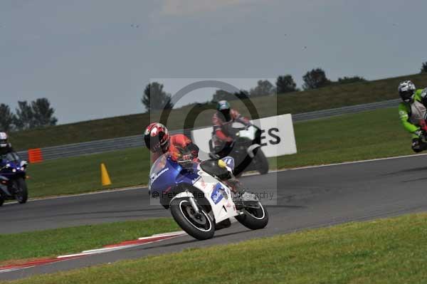 Motorcycle action photographs;Trackday digital images;event digital images;eventdigitalimages;no limits trackday;peter wileman photography;snetterton;snetterton circuit norfolk;snetterton photographs;trackday;trackday photos