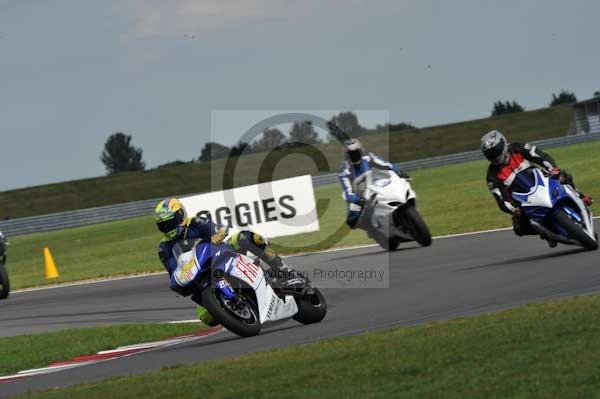 Motorcycle action photographs;Trackday digital images;event digital images;eventdigitalimages;no limits trackday;peter wileman photography;snetterton;snetterton circuit norfolk;snetterton photographs;trackday;trackday photos