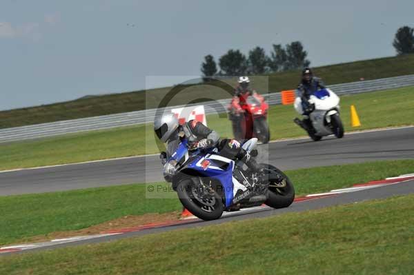 Motorcycle action photographs;Trackday digital images;event digital images;eventdigitalimages;no limits trackday;peter wileman photography;snetterton;snetterton circuit norfolk;snetterton photographs;trackday;trackday photos
