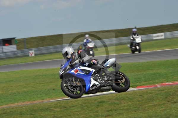 Motorcycle action photographs;Trackday digital images;event digital images;eventdigitalimages;no limits trackday;peter wileman photography;snetterton;snetterton circuit norfolk;snetterton photographs;trackday;trackday photos