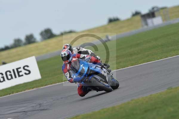 Motorcycle action photographs;Trackday digital images;event digital images;eventdigitalimages;no limits trackday;peter wileman photography;snetterton;snetterton circuit norfolk;snetterton photographs;trackday;trackday photos