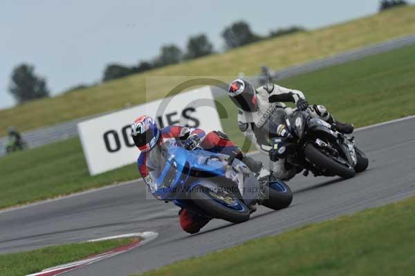 Motorcycle action photographs;Trackday digital images;event digital images;eventdigitalimages;no limits trackday;peter wileman photography;snetterton;snetterton circuit norfolk;snetterton photographs;trackday;trackday photos