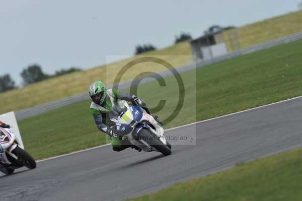 Motorcycle action photographs;Trackday digital images;event digital images;eventdigitalimages;no limits trackday;peter wileman photography;snetterton;snetterton circuit norfolk;snetterton photographs;trackday;trackday photos