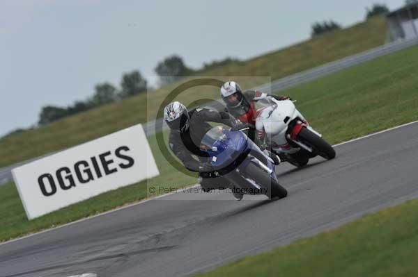 Motorcycle action photographs;Trackday digital images;event digital images;eventdigitalimages;no limits trackday;peter wileman photography;snetterton;snetterton circuit norfolk;snetterton photographs;trackday;trackday photos