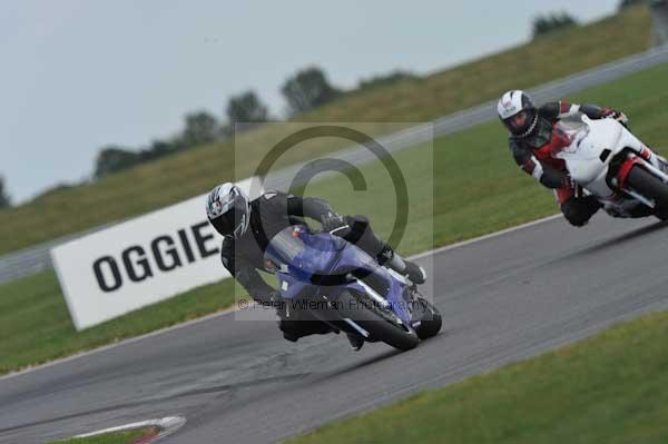 Motorcycle action photographs;Trackday digital images;event digital images;eventdigitalimages;no limits trackday;peter wileman photography;snetterton;snetterton circuit norfolk;snetterton photographs;trackday;trackday photos