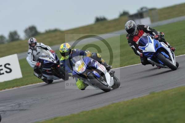 Motorcycle action photographs;Trackday digital images;event digital images;eventdigitalimages;no limits trackday;peter wileman photography;snetterton;snetterton circuit norfolk;snetterton photographs;trackday;trackday photos