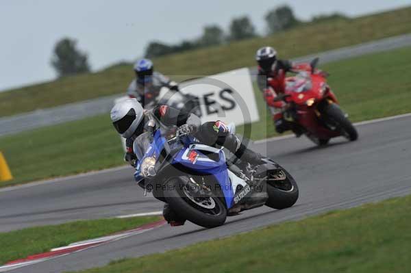 Motorcycle action photographs;Trackday digital images;event digital images;eventdigitalimages;no limits trackday;peter wileman photography;snetterton;snetterton circuit norfolk;snetterton photographs;trackday;trackday photos