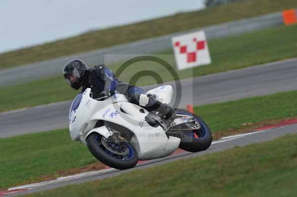 Motorcycle action photographs;Trackday digital images;event digital images;eventdigitalimages;no limits trackday;peter wileman photography;snetterton;snetterton circuit norfolk;snetterton photographs;trackday;trackday photos