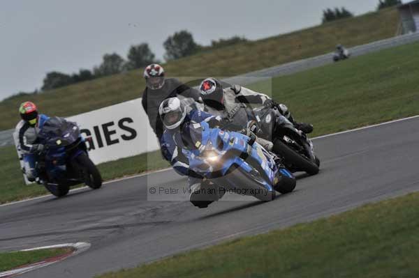 Motorcycle action photographs;Trackday digital images;event digital images;eventdigitalimages;no limits trackday;peter wileman photography;snetterton;snetterton circuit norfolk;snetterton photographs;trackday;trackday photos