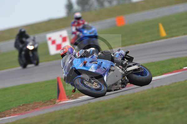 Motorcycle action photographs;Trackday digital images;event digital images;eventdigitalimages;no limits trackday;peter wileman photography;snetterton;snetterton circuit norfolk;snetterton photographs;trackday;trackday photos