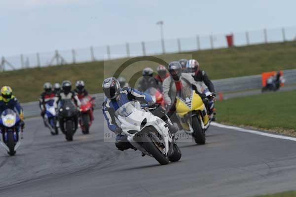 Motorcycle action photographs;Trackday digital images;event digital images;eventdigitalimages;no limits trackday;peter wileman photography;snetterton;snetterton circuit norfolk;snetterton photographs;trackday;trackday photos
