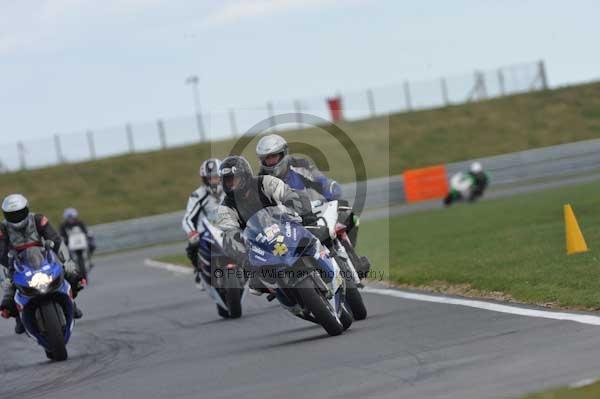 Motorcycle action photographs;Trackday digital images;event digital images;eventdigitalimages;no limits trackday;peter wileman photography;snetterton;snetterton circuit norfolk;snetterton photographs;trackday;trackday photos