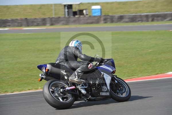 Motorcycle action photographs;Trackday digital images;event digital images;eventdigitalimages;no limits trackday;peter wileman photography;snetterton;snetterton circuit norfolk;snetterton photographs;trackday;trackday photos