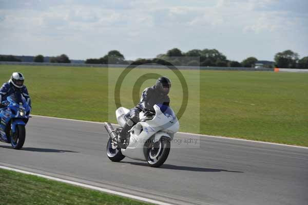 Motorcycle action photographs;Trackday digital images;event digital images;eventdigitalimages;no limits trackday;peter wileman photography;snetterton;snetterton circuit norfolk;snetterton photographs;trackday;trackday photos