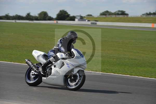 Motorcycle action photographs;Trackday digital images;event digital images;eventdigitalimages;no limits trackday;peter wileman photography;snetterton;snetterton circuit norfolk;snetterton photographs;trackday;trackday photos