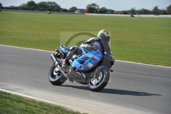 Motorcycle action photographs;Trackday digital images;event digital images;eventdigitalimages;no limits trackday;peter wileman photography;snetterton;snetterton circuit norfolk;snetterton photographs;trackday;trackday photos