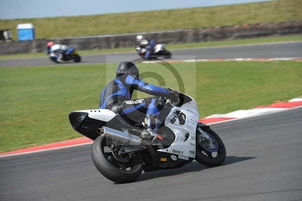 Motorcycle action photographs;Trackday digital images;event digital images;eventdigitalimages;no limits trackday;peter wileman photography;snetterton;snetterton circuit norfolk;snetterton photographs;trackday;trackday photos