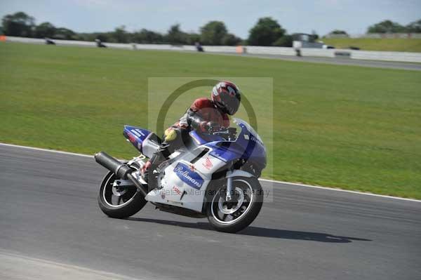 Motorcycle action photographs;Trackday digital images;event digital images;eventdigitalimages;no limits trackday;peter wileman photography;snetterton;snetterton circuit norfolk;snetterton photographs;trackday;trackday photos