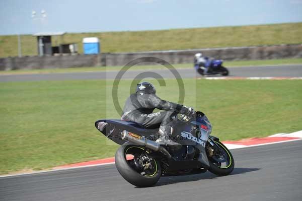 Motorcycle action photographs;Trackday digital images;event digital images;eventdigitalimages;no limits trackday;peter wileman photography;snetterton;snetterton circuit norfolk;snetterton photographs;trackday;trackday photos