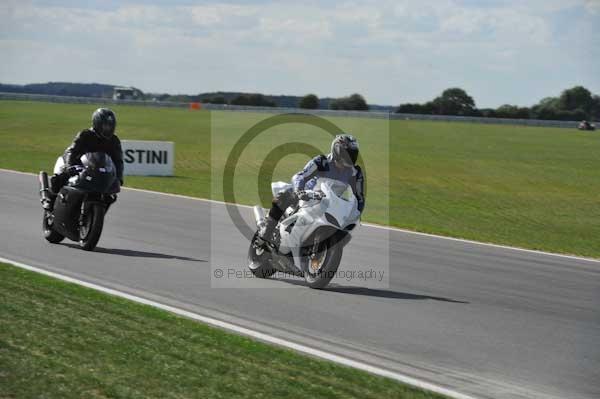 Motorcycle action photographs;Trackday digital images;event digital images;eventdigitalimages;no limits trackday;peter wileman photography;snetterton;snetterton circuit norfolk;snetterton photographs;trackday;trackday photos