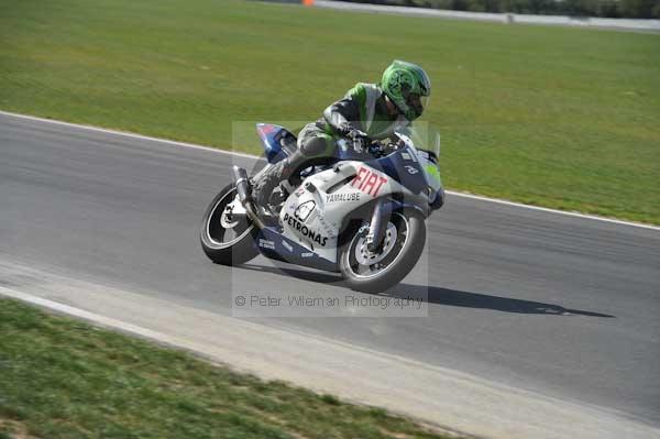 Motorcycle action photographs;Trackday digital images;event digital images;eventdigitalimages;no limits trackday;peter wileman photography;snetterton;snetterton circuit norfolk;snetterton photographs;trackday;trackday photos
