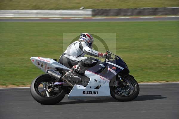 Motorcycle action photographs;Trackday digital images;event digital images;eventdigitalimages;no limits trackday;peter wileman photography;snetterton;snetterton circuit norfolk;snetterton photographs;trackday;trackday photos