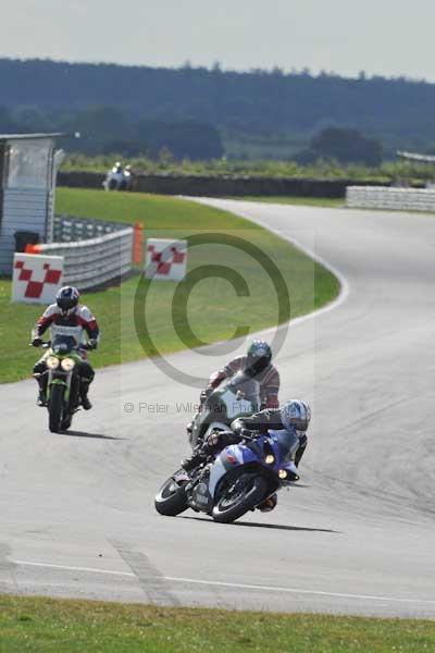 Motorcycle action photographs;Trackday digital images;event digital images;eventdigitalimages;no limits trackday;peter wileman photography;snetterton;snetterton circuit norfolk;snetterton photographs;trackday;trackday photos