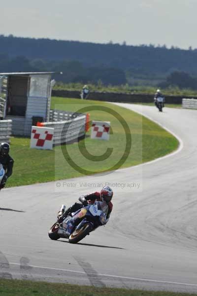 Motorcycle action photographs;Trackday digital images;event digital images;eventdigitalimages;no limits trackday;peter wileman photography;snetterton;snetterton circuit norfolk;snetterton photographs;trackday;trackday photos