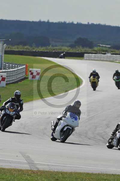 Motorcycle action photographs;Trackday digital images;event digital images;eventdigitalimages;no limits trackday;peter wileman photography;snetterton;snetterton circuit norfolk;snetterton photographs;trackday;trackday photos
