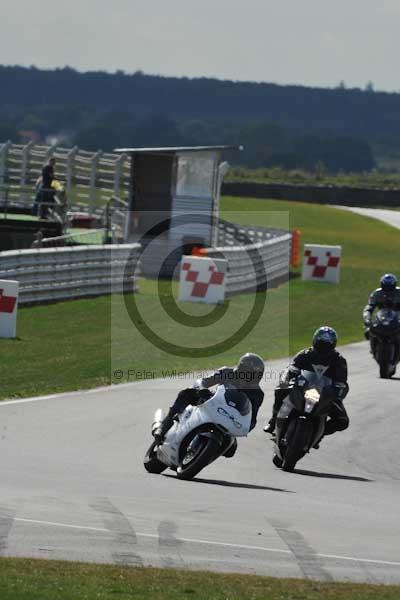 Motorcycle action photographs;Trackday digital images;event digital images;eventdigitalimages;no limits trackday;peter wileman photography;snetterton;snetterton circuit norfolk;snetterton photographs;trackday;trackday photos