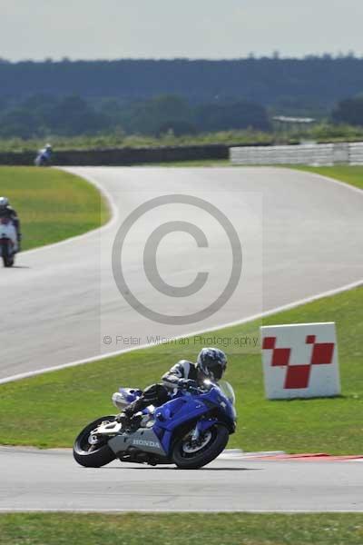 Motorcycle action photographs;Trackday digital images;event digital images;eventdigitalimages;no limits trackday;peter wileman photography;snetterton;snetterton circuit norfolk;snetterton photographs;trackday;trackday photos