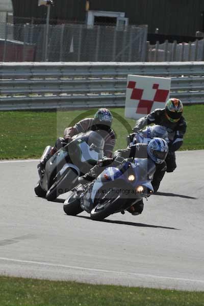 Motorcycle action photographs;Trackday digital images;event digital images;eventdigitalimages;no limits trackday;peter wileman photography;snetterton;snetterton circuit norfolk;snetterton photographs;trackday;trackday photos