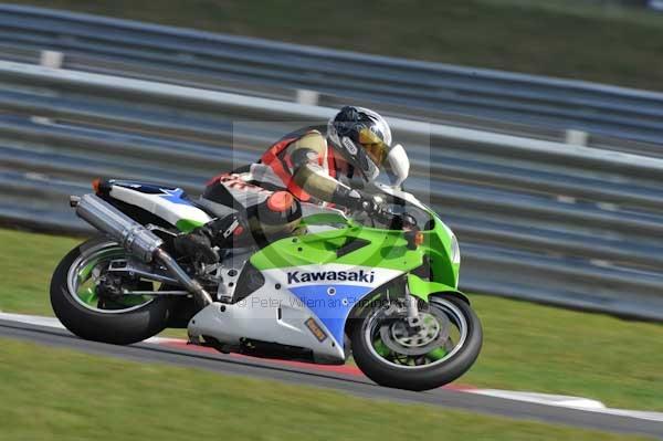 Motorcycle action photographs;Trackday digital images;event digital images;eventdigitalimages;no limits trackday;peter wileman photography;snetterton;snetterton circuit norfolk;snetterton photographs;trackday;trackday photos