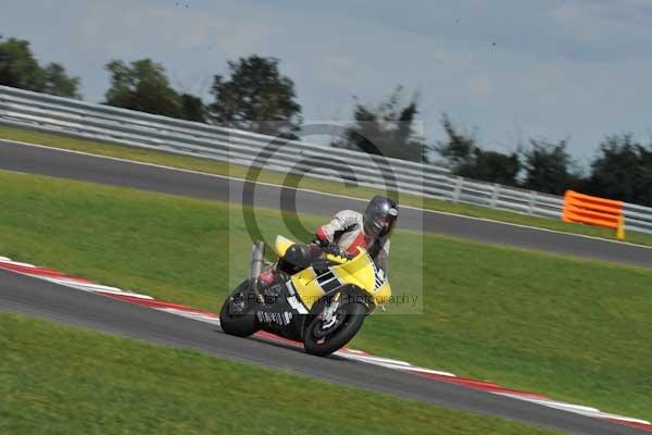 Motorcycle action photographs;Trackday digital images;event digital images;eventdigitalimages;no limits trackday;peter wileman photography;snetterton;snetterton circuit norfolk;snetterton photographs;trackday;trackday photos