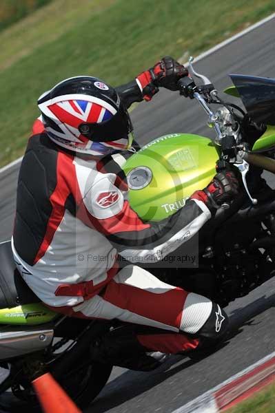 Motorcycle action photographs;Trackday digital images;event digital images;eventdigitalimages;no limits trackday;peter wileman photography;snetterton;snetterton circuit norfolk;snetterton photographs;trackday;trackday photos