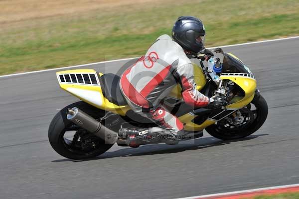Motorcycle action photographs;Trackday digital images;event digital images;eventdigitalimages;no limits trackday;peter wileman photography;snetterton;snetterton circuit norfolk;snetterton photographs;trackday;trackday photos