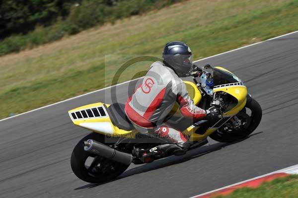 Motorcycle action photographs;Trackday digital images;event digital images;eventdigitalimages;no limits trackday;peter wileman photography;snetterton;snetterton circuit norfolk;snetterton photographs;trackday;trackday photos