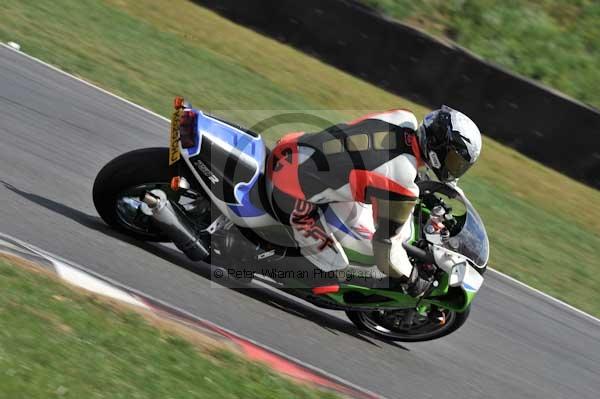 Motorcycle action photographs;Trackday digital images;event digital images;eventdigitalimages;no limits trackday;peter wileman photography;snetterton;snetterton circuit norfolk;snetterton photographs;trackday;trackday photos