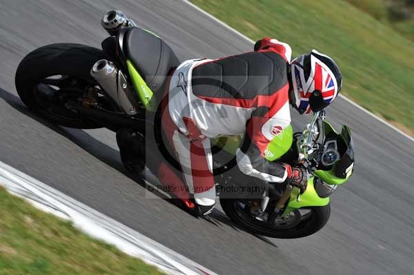 Motorcycle action photographs;Trackday digital images;event digital images;eventdigitalimages;no limits trackday;peter wileman photography;snetterton;snetterton circuit norfolk;snetterton photographs;trackday;trackday photos