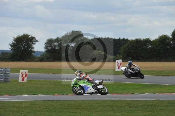 Motorcycle action photographs;Trackday digital images;event digital images;eventdigitalimages;no limits trackday;peter wileman photography;snetterton;snetterton circuit norfolk;snetterton photographs;trackday;trackday photos
