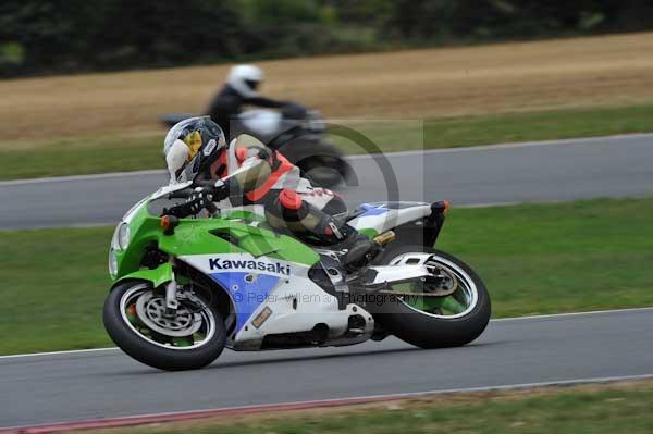 Motorcycle action photographs;Trackday digital images;event digital images;eventdigitalimages;no limits trackday;peter wileman photography;snetterton;snetterton circuit norfolk;snetterton photographs;trackday;trackday photos