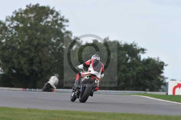 Motorcycle action photographs;Trackday digital images;event digital images;eventdigitalimages;no limits trackday;peter wileman photography;snetterton;snetterton circuit norfolk;snetterton photographs;trackday;trackday photos
