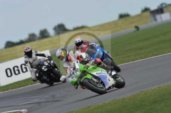 Motorcycle action photographs;Trackday digital images;event digital images;eventdigitalimages;no limits trackday;peter wileman photography;snetterton;snetterton circuit norfolk;snetterton photographs;trackday;trackday photos