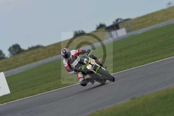 Motorcycle action photographs;Trackday digital images;event digital images;eventdigitalimages;no limits trackday;peter wileman photography;snetterton;snetterton circuit norfolk;snetterton photographs;trackday;trackday photos